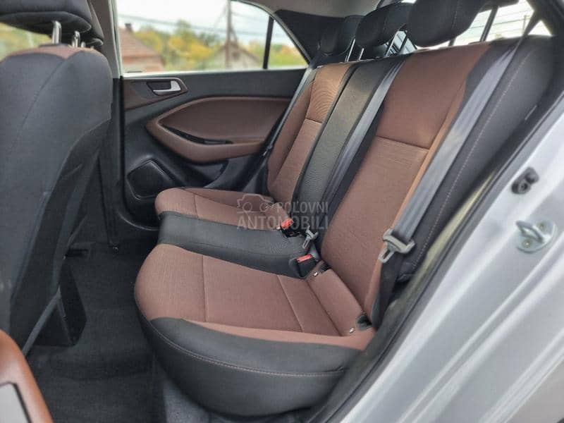 Hyundai i20 1.2b Amplia Led Ch