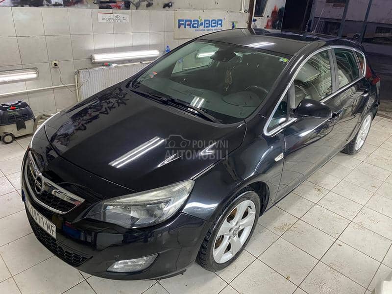 Opel Astra J 