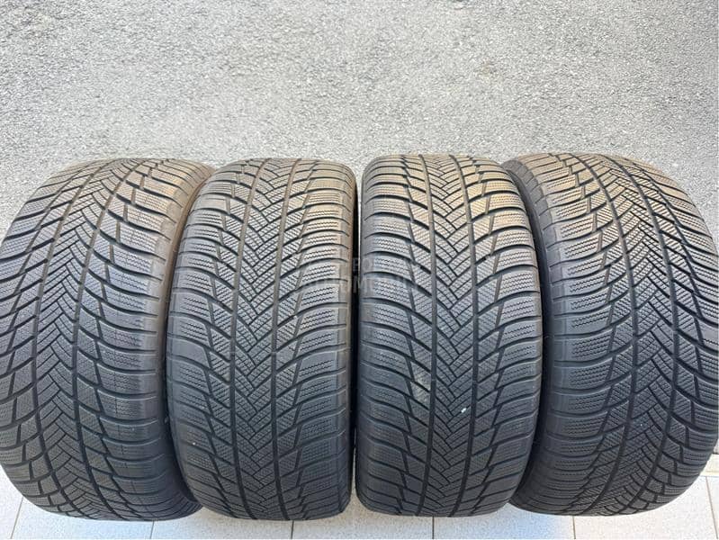Bridgestone 255/50 R18 Zimska