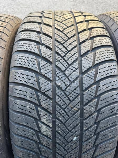 Bridgestone 255/50 R18 Zimska