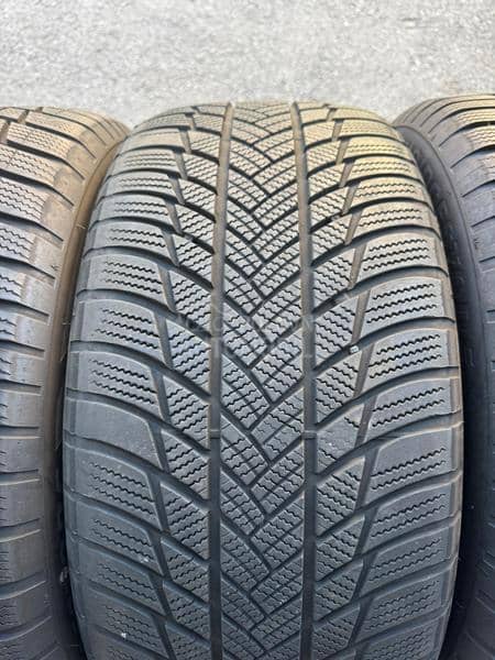 Bridgestone 255/50 R18 Zimska