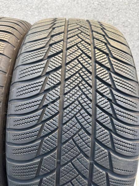 Bridgestone 255/50 R18 Zimska