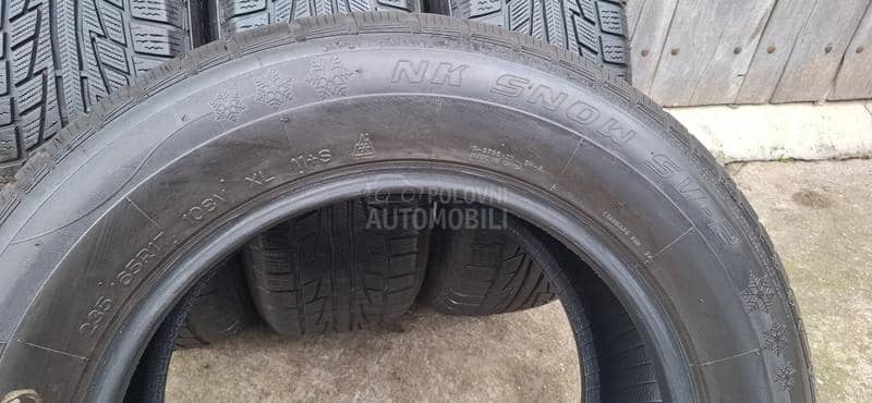 Nankang 235/65 R17 Zimska