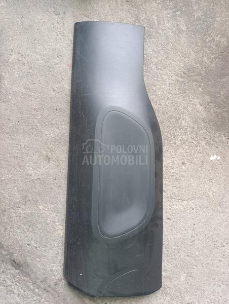 lajsna zadnja desna vrata