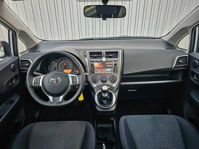 Toyota Verso-S 1.33 VVT-i PAN0RAMA Toyota Verso-S 1.33 VVT-i PAN0RAMA