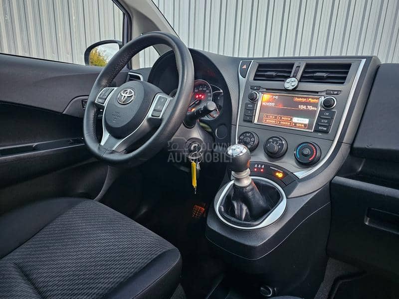 Toyota Verso-S 1.33 VVT-i PAN0RAMA Toyota Verso-S 1.33 VVT-i PAN0RAMA