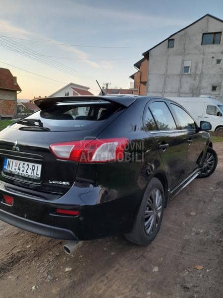 Mitsubishi Lancer 