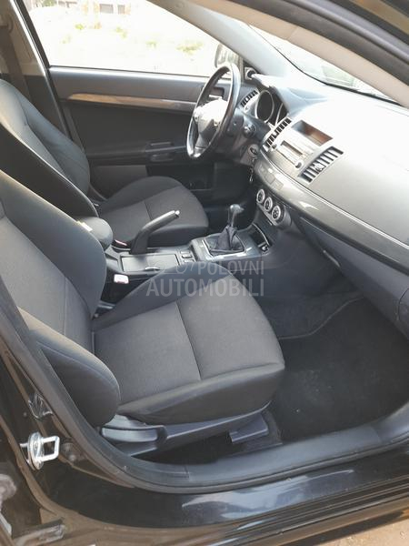 Mitsubishi Lancer 