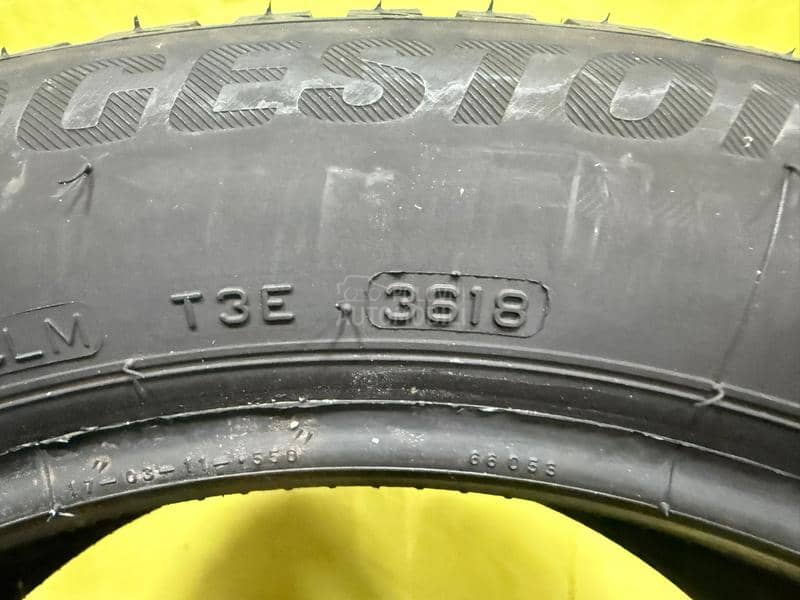 Bridgestone 215/55 R17 Zimska