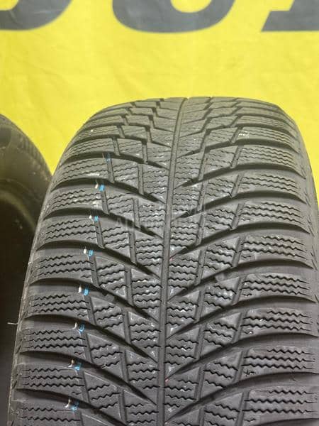 Bridgestone 215/55 R17 Zimska