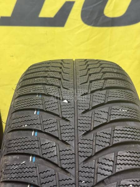 Bridgestone 215/55 R17 Zimska