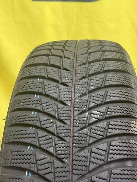 Bridgestone 215/55 R17 Zimska