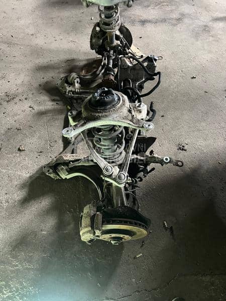 Audi Q5 -  kompletan auto u delovima