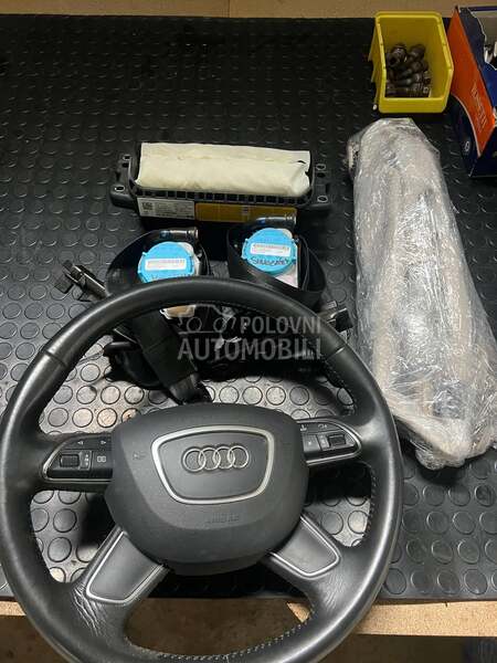 Audi Q3 -  kompletan auto u delovima