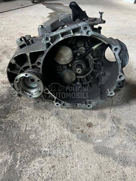 Audi Q3 -  kompletan auto u delovima