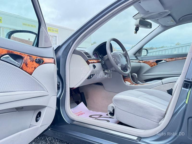 Mercedes Benz E 220 ELEGANCE  T O P