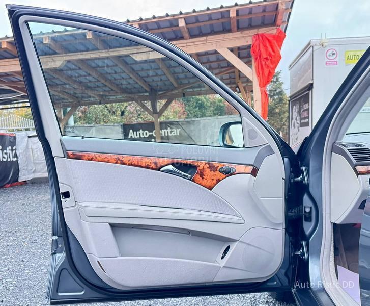 Mercedes Benz E 220 ELEGANCE  T O P