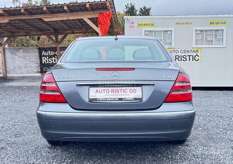 Mercedes Benz E 220 ELEGANCE  T O P