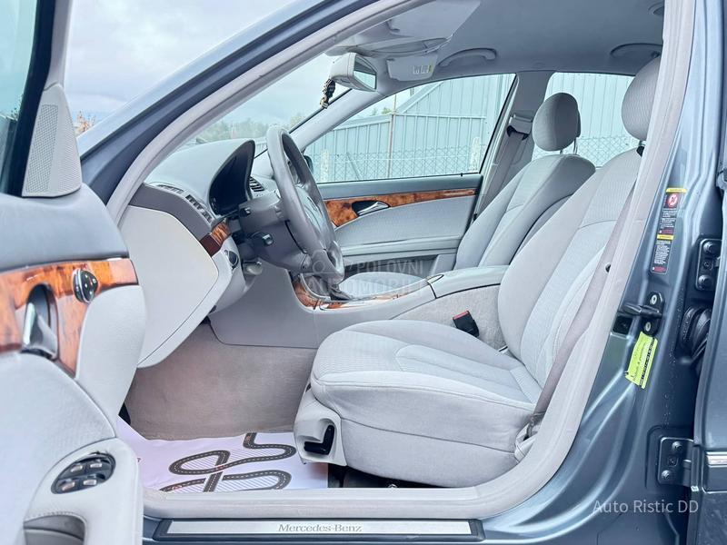 Mercedes Benz E 220 ELEGANCE  T O P