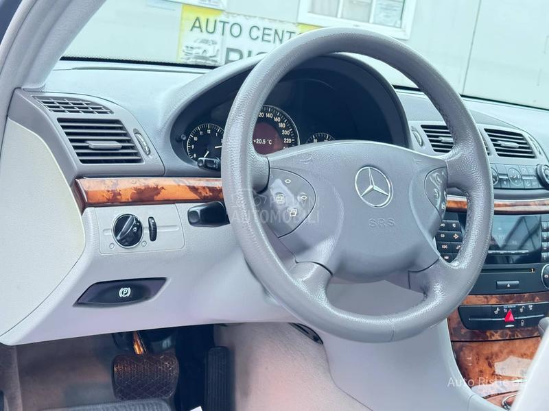 Mercedes Benz E 220 ELEGANCE  T O P