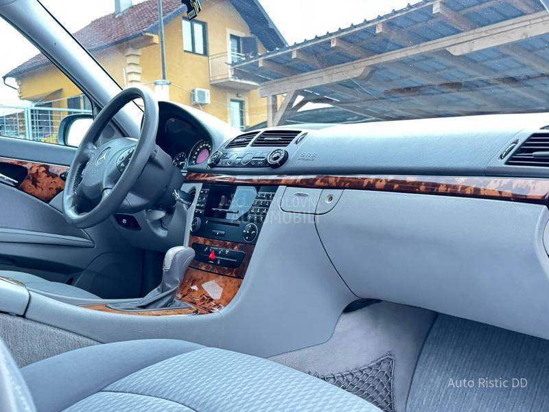 Mercedes Benz E 220 ELEGANCE  T O P