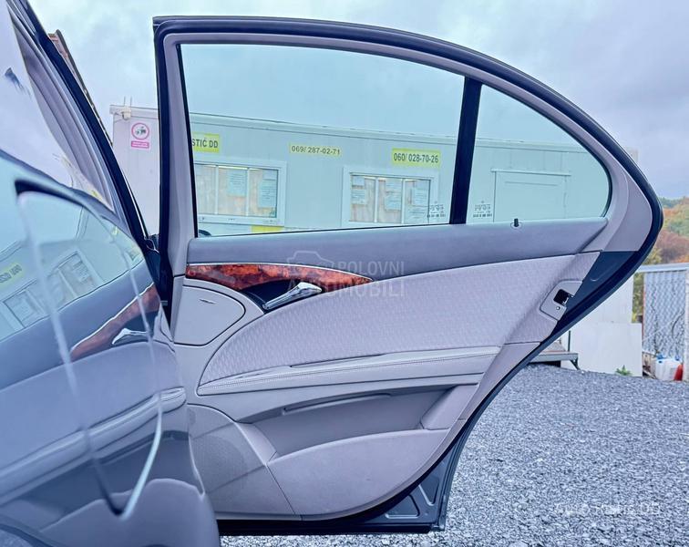 Mercedes Benz E 220 ELEGANCE  T O P