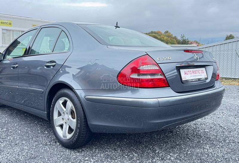 Mercedes Benz E 220 ELEGANCE  T O P