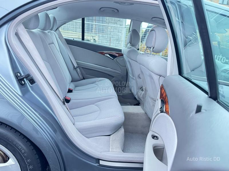 Mercedes Benz E 220 ELEGANCE  T O P