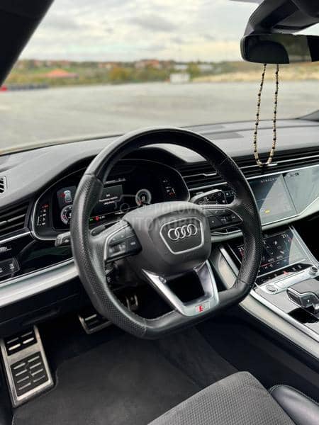 Audi Q8 3xS-line Black