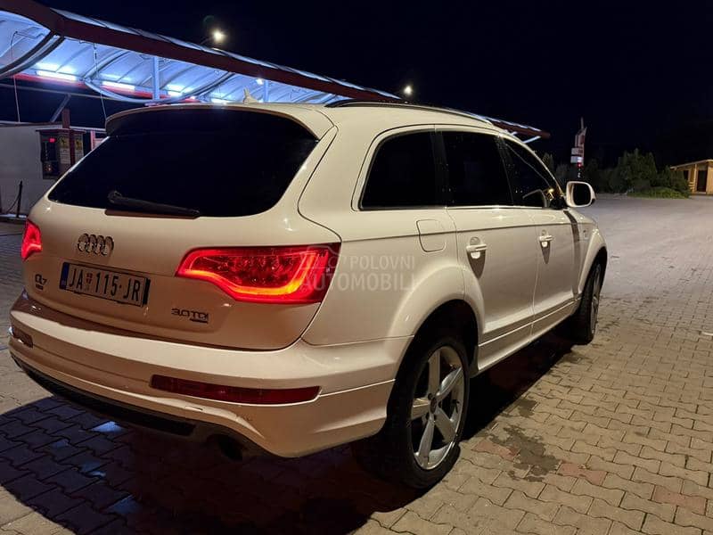 Audi Q7 