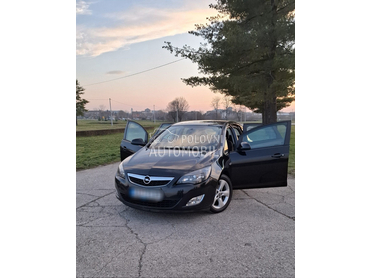 Opel Astra J 