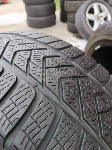 Pirelli 255/45 R19 Zimska