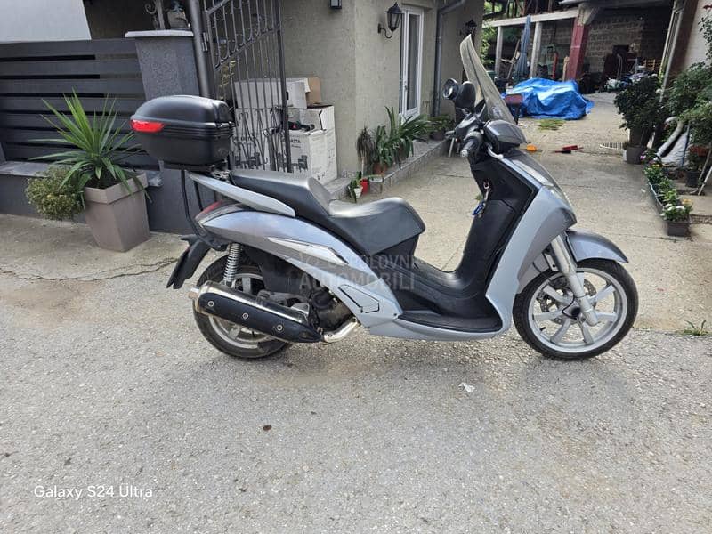 Peugeot Geopolis 400