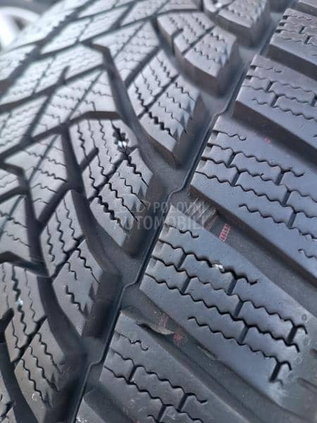 Dunlop 215/55 R17 Zimska