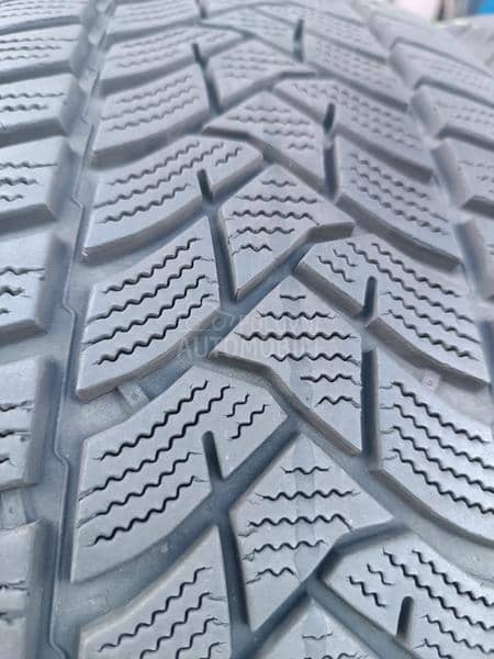 Dunlop 215/55 R17 Zimska