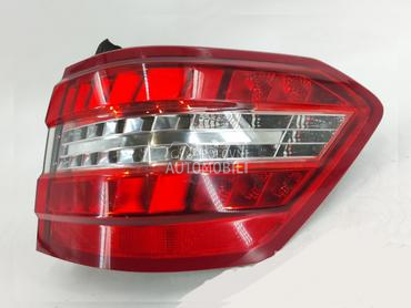Stop svetlo desno za Mercedes Benz E 200, E 220, E 230 ... od 2009. do 2013. god.