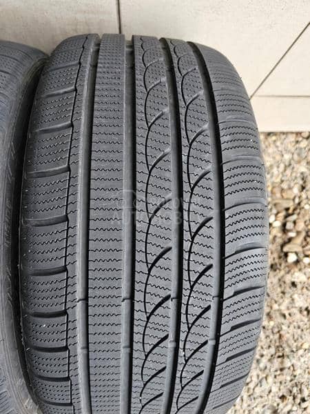 Tracmax 245/40 R18 Zimska