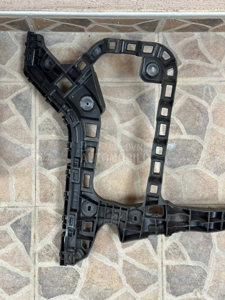 Nosac zadnjeg branika