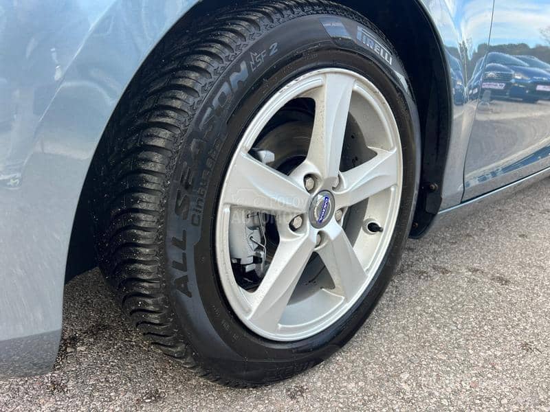 Volvo V40 1.6D MOMENTUM