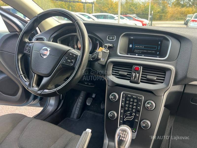 Volvo V40 1.6D MOMENTUM