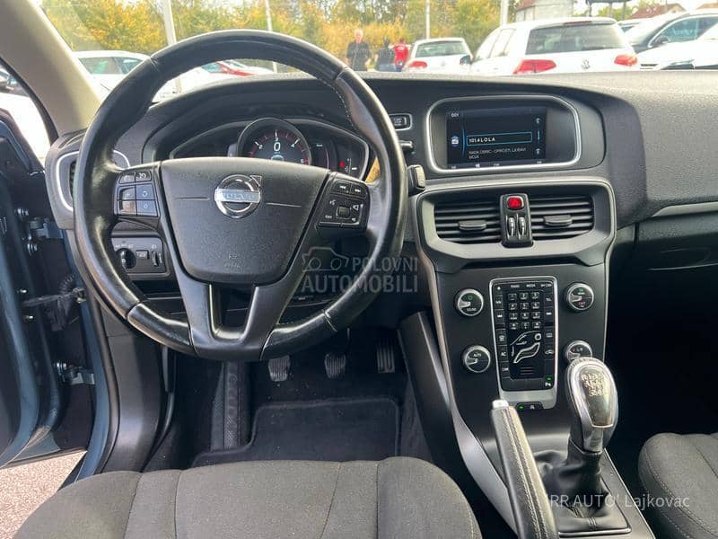 Volvo V40 1.6D MOMENTUM