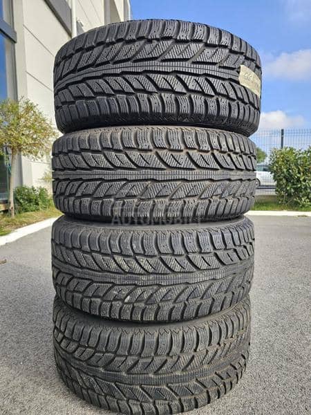Cooper 235/55 R17 Zimska