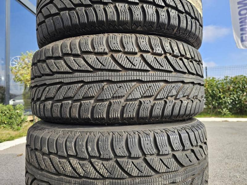 Cooper 235/55 R17 Zimska