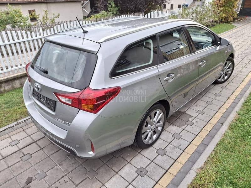 Toyota Auris 1.8 HYBRID