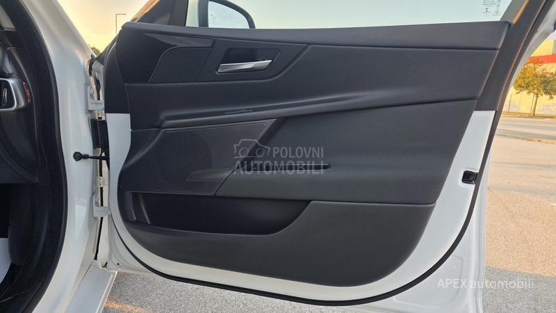 Jaguar XE 20d Pure