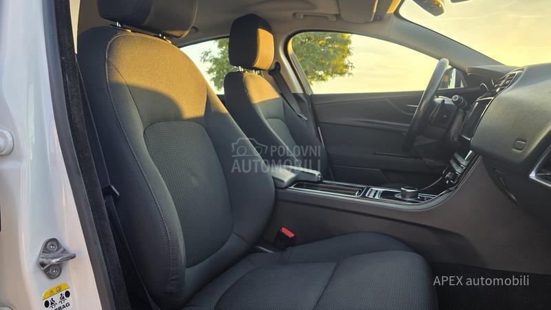 Jaguar XE 20d Pure