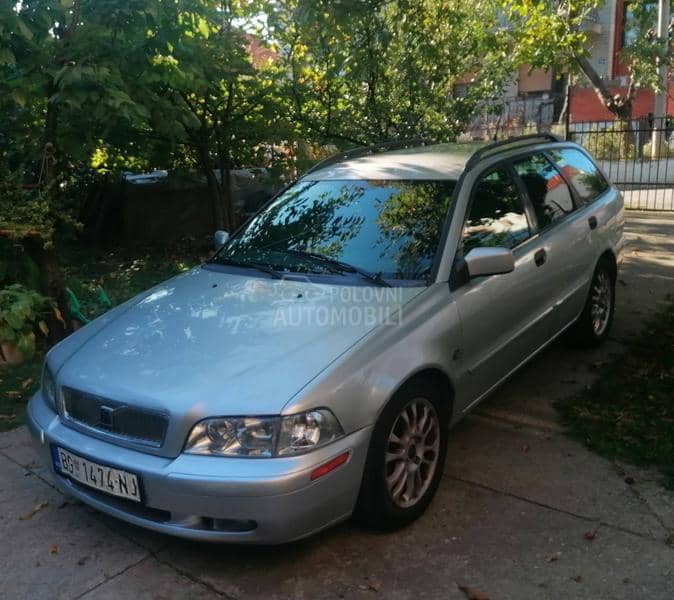 Volvo V40 