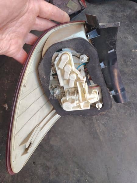 desna stop lampa led