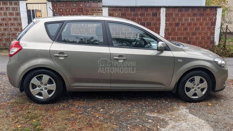 Kia cee`d 1.4 CVVT LX CITY