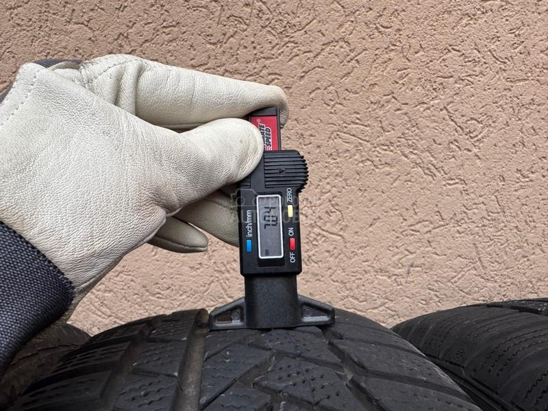 Continental 215/60 R18 Zimska